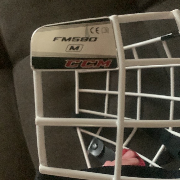 CCM face mask - Picture 4 of 12